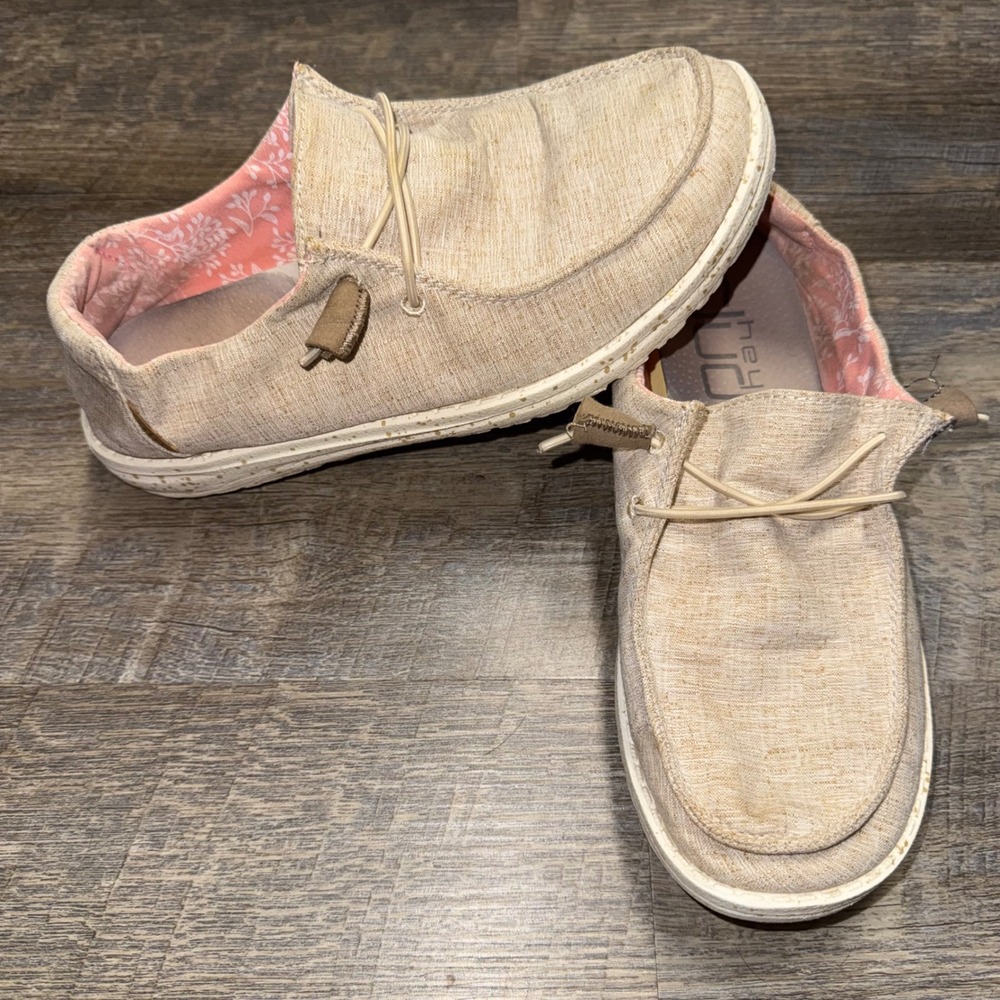 Hey Dude Wendy Chambray White Tan Canvas Slip On Loafers Womens Size 7 121410121